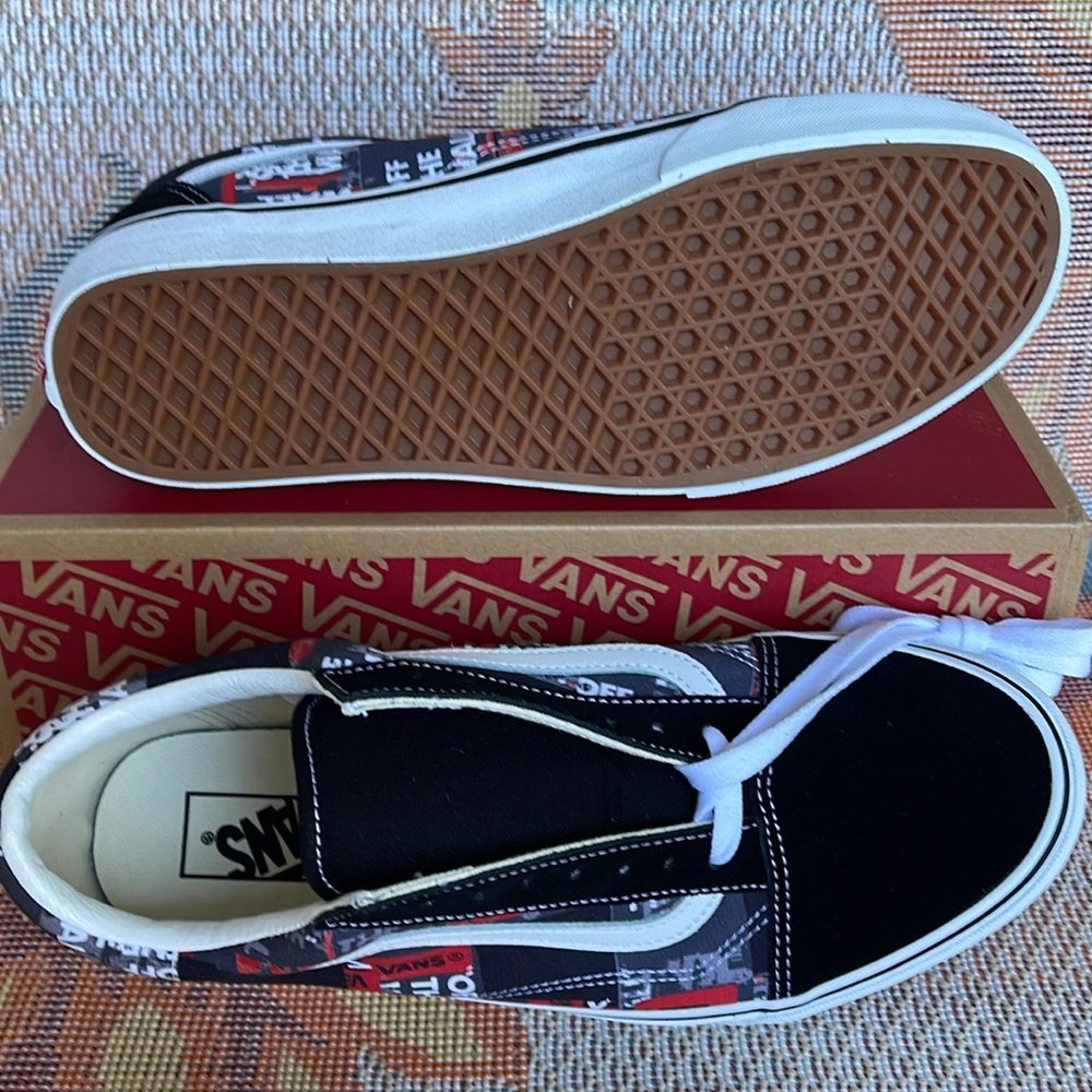 Vans Men’s Old Skool
(Packing Tape) Black/Red/
VN0A4U3BWZ4
Sneakers - Picture 8 of 16